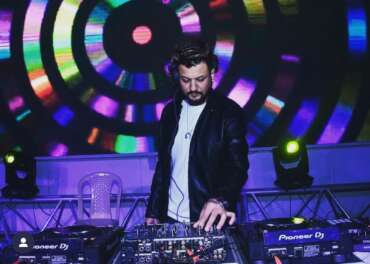 How to Prepare for Your First Big DJ Gig