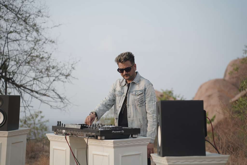 wedding DJ cost
